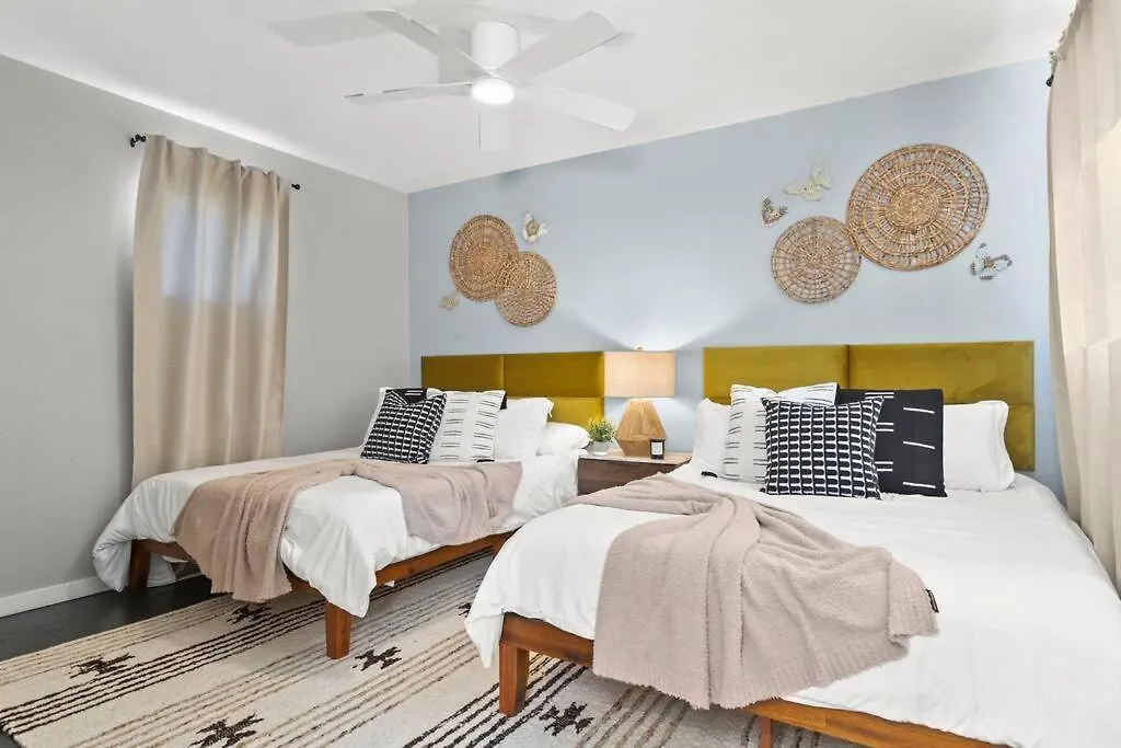 Holiday home Phoenix Haven - 4Br - Sleeps 10- Fire Pit - Golf- Yard Games