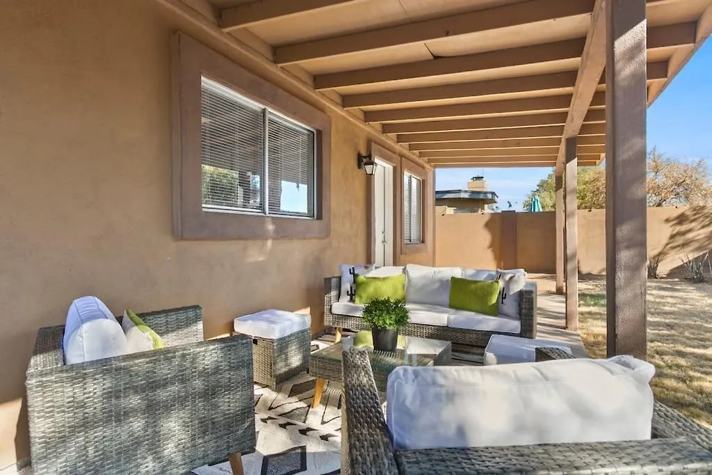 Phoenix Haven - 4Br - Sleeps 10- Fire Pit - Golf- Yard Games Holiday home
